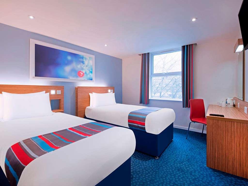 Travelodge Cameron Toll Hotel Edimburgo Habitación foto